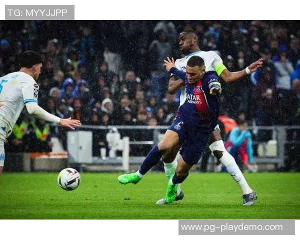 巴萨友谊赛大胜巴黎圣日耳曼六球狂潮引爆全场激情